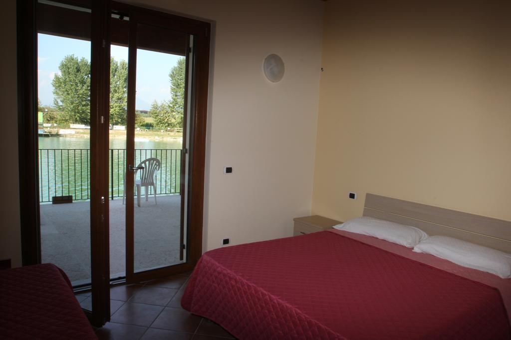 Bed and Breakfast Laghetto Ai Portici Pastrengo Habitación foto