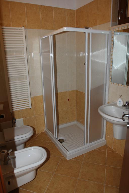Bed and Breakfast Laghetto Ai Portici Pastrengo Habitación foto